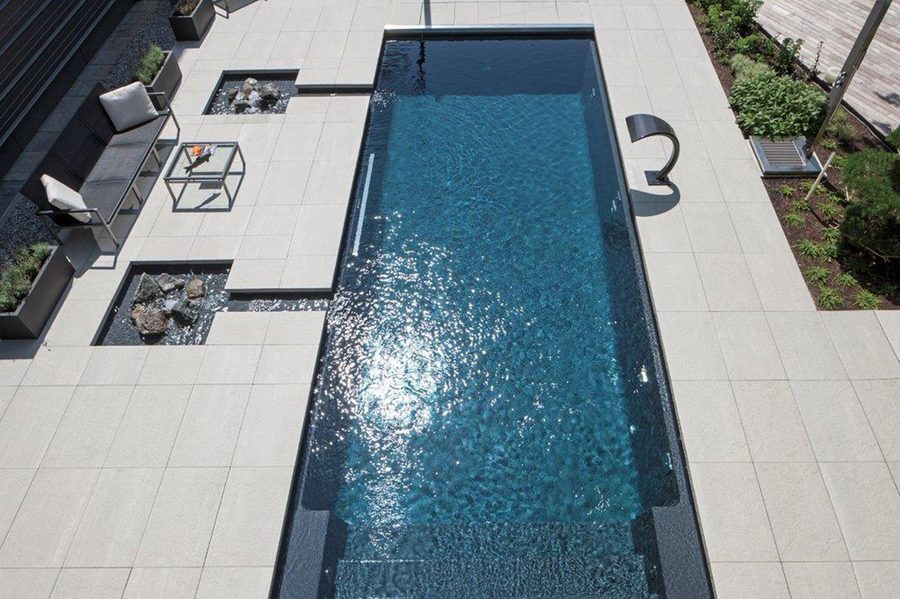 Referenzpool mit Loungem&ouml;beln